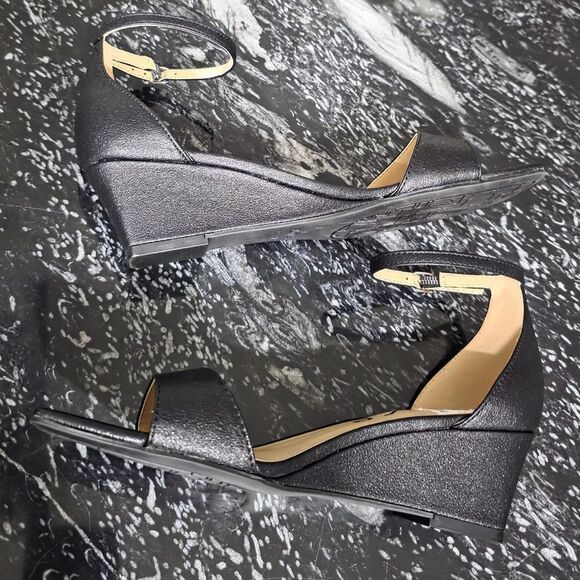 BRAND NEW UNISA LOW-HEEL WEDGE SHIMMER QUARE- TOE SANDAL - Picture 13 of 13